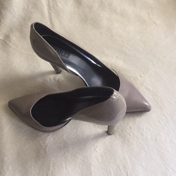 Kenneth Cole Reaction Beige Heel Pumps. - Picture 4 of 6